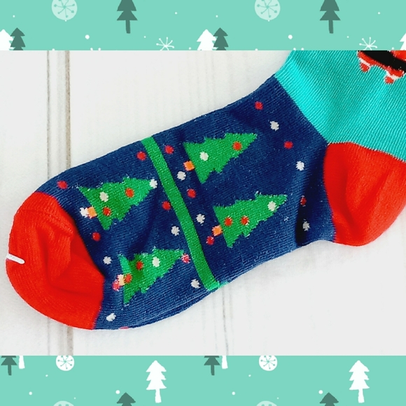 NWT Christmas Pattern Crew Socks 3/$20 - Picture 3 of 5